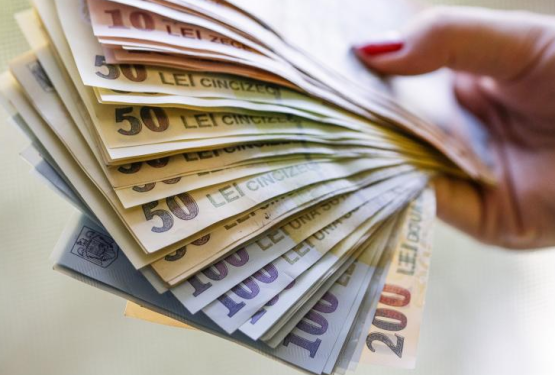 Salariul mediu net a fost în martie 2.342 RON